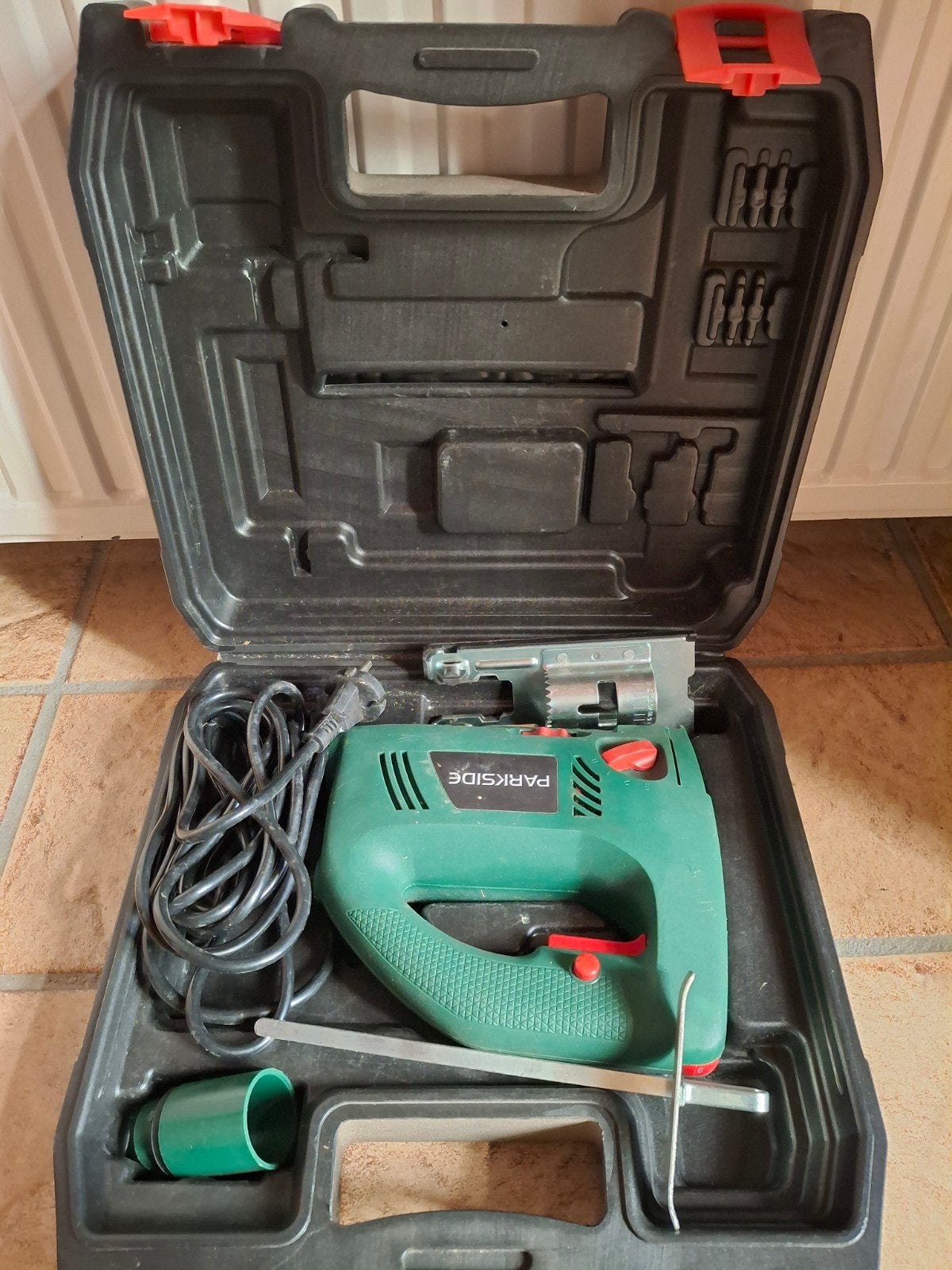 Decoupeerzaag, Ophalen, Boormachine