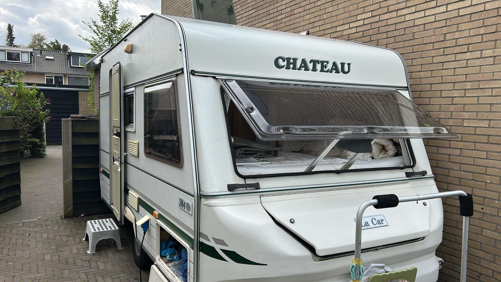 Te koop: onze fijne Chateau La Car 384., Caravans en Kamperen, Caravans, Chateau, 750 - 1000 kg, Particulier, Tot 4 meter