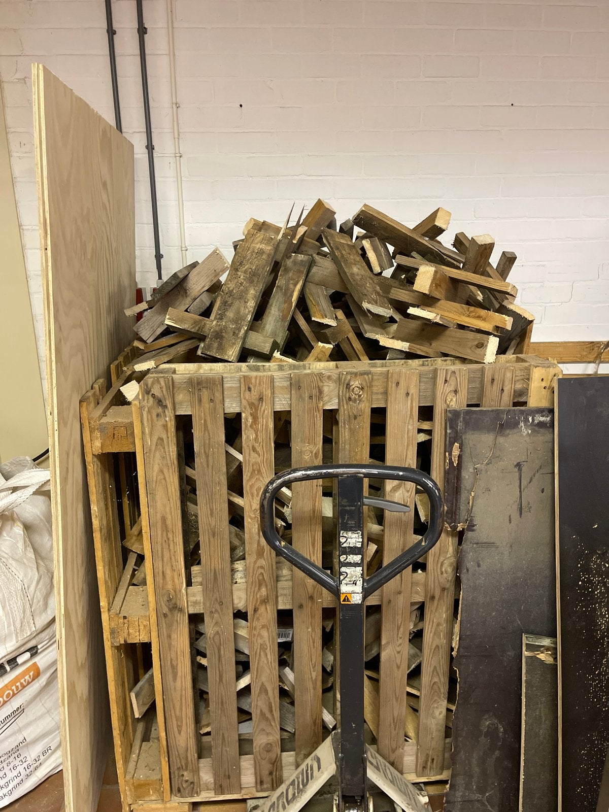 Kleine stukken stookhout, al klein gemaakt, Tuin en Terras, Minder dan 3 m³, Ophalen, Overige houtsoorten, Blokken