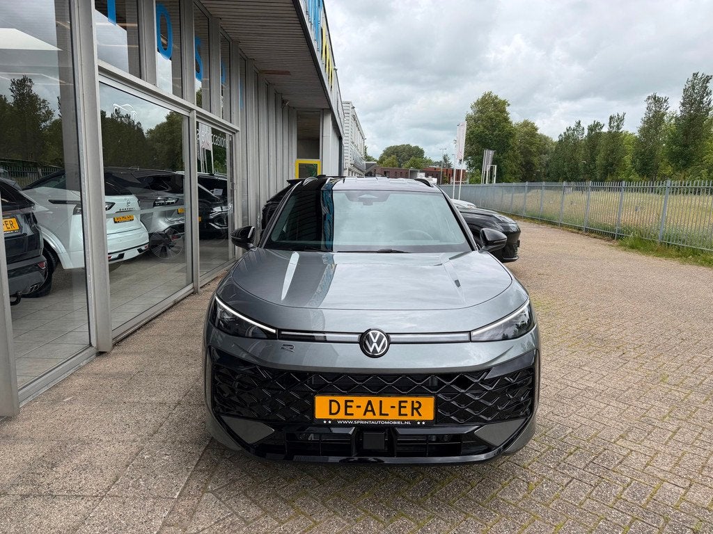 Volkswagen T-Roc 1.5 eTsi R-Line MILD HYBRID 150PK CAMERA ,, Auto's, Volkswagen, 1374 kg, Zwart, 4 cilinders, 150 pk
