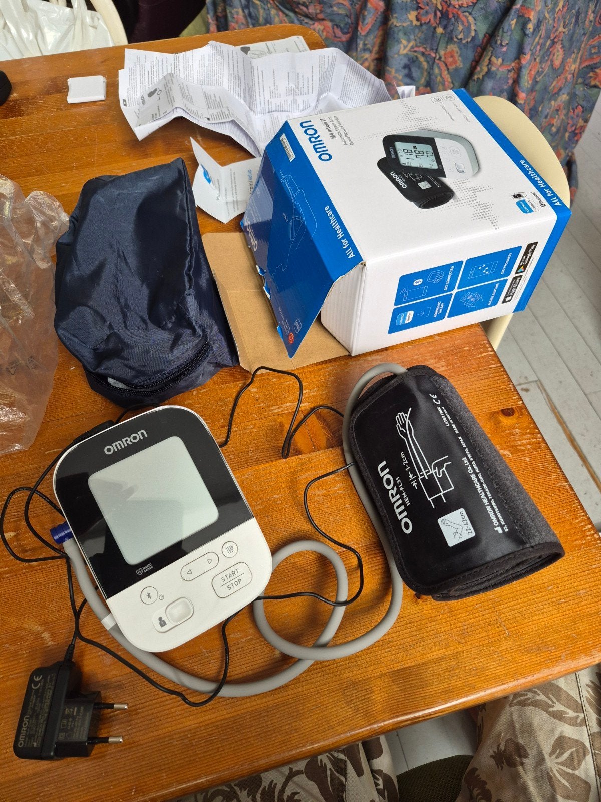 Omron M4 Intelli IT Bloeddrukmeter met Bluetooth, Sport en Fitness, Ophalen, Zo goed als nieuw, Overige typen
