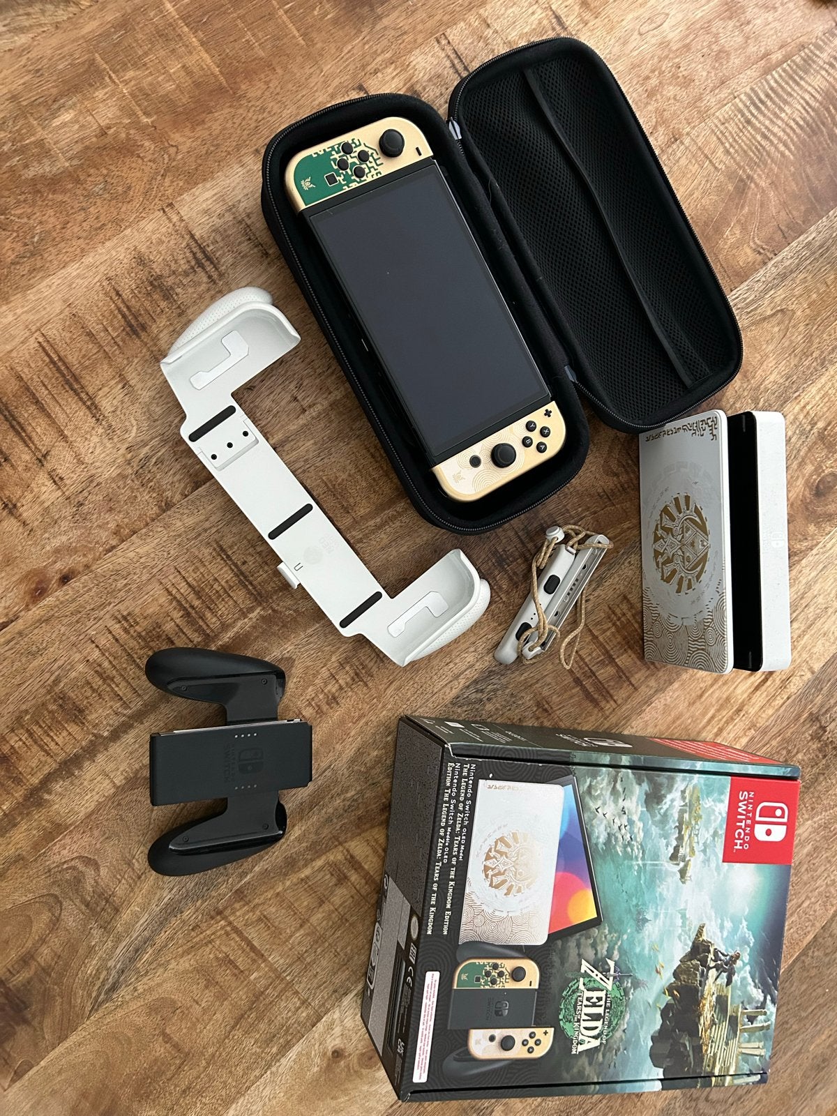 Nintendo Switch OLED Zelda Tears of the Kingdom Editie, Spelcomputers en Games, Spelcomputers | Nintendo Switch, Ophalen, Zo goed als nieuw