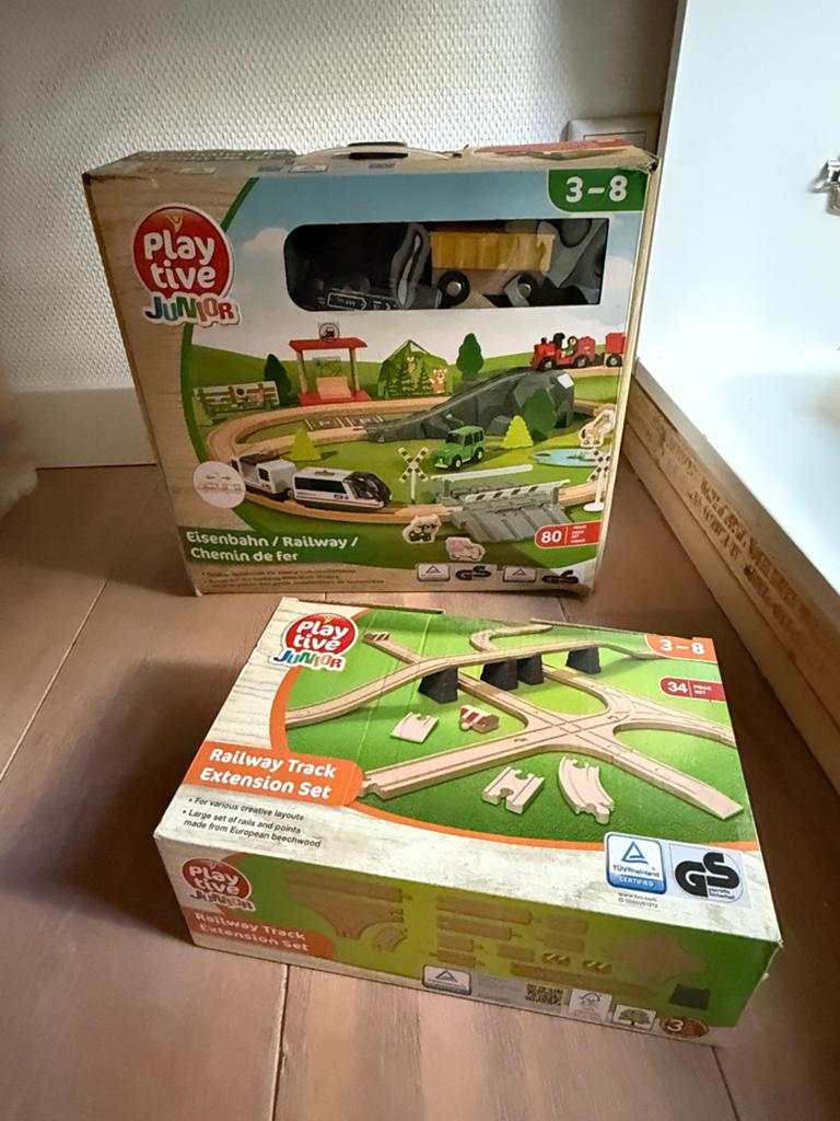 Grote set houten treinbaan en accessoires, Ophalen, Gebruikt, Rij- of Hobbelspeelgoed