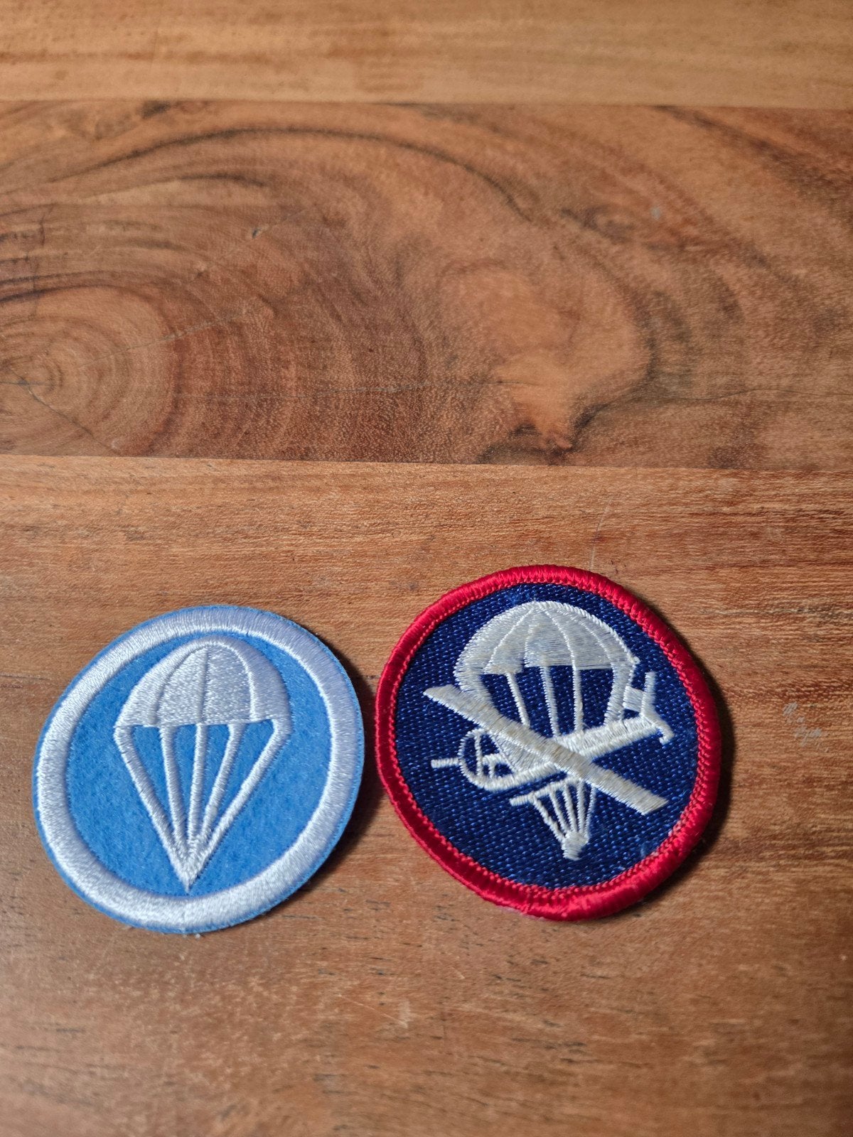 2x us para embleem, Verzamelen, Militaria | Algemeen, Ophalen of Verzenden, Landmacht, Amerika, Embleem of Badge