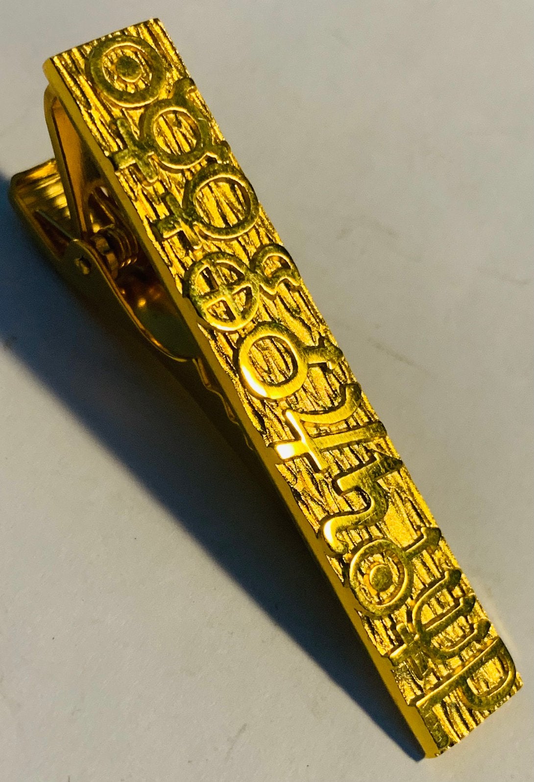 Vintage dasspeld met planeetsymbolen: MCM Space Age IHI., Ophalen of Verzenden, Zo goed als nieuw, Goud