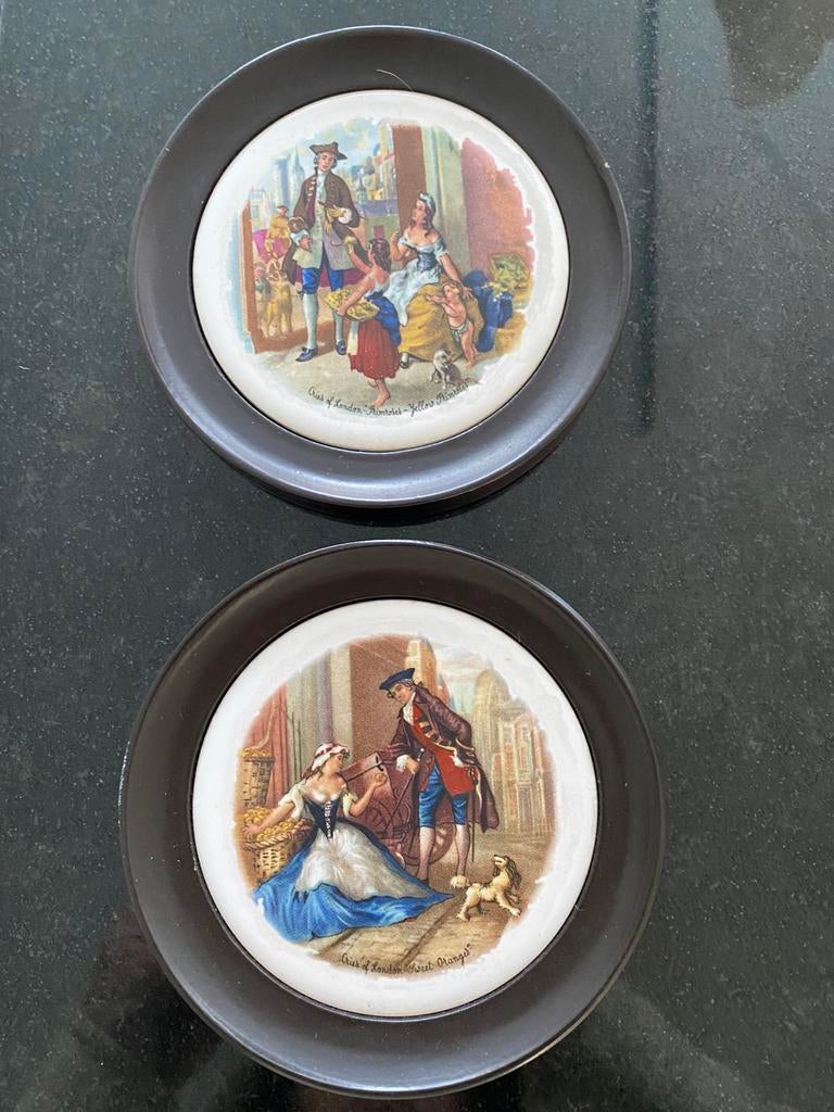 Vintage porseleinen wandbordjes Cries of London 2 st., Antiek en Kunst, Antiek | Wandborden en Tegels, Ophalen of Verzenden