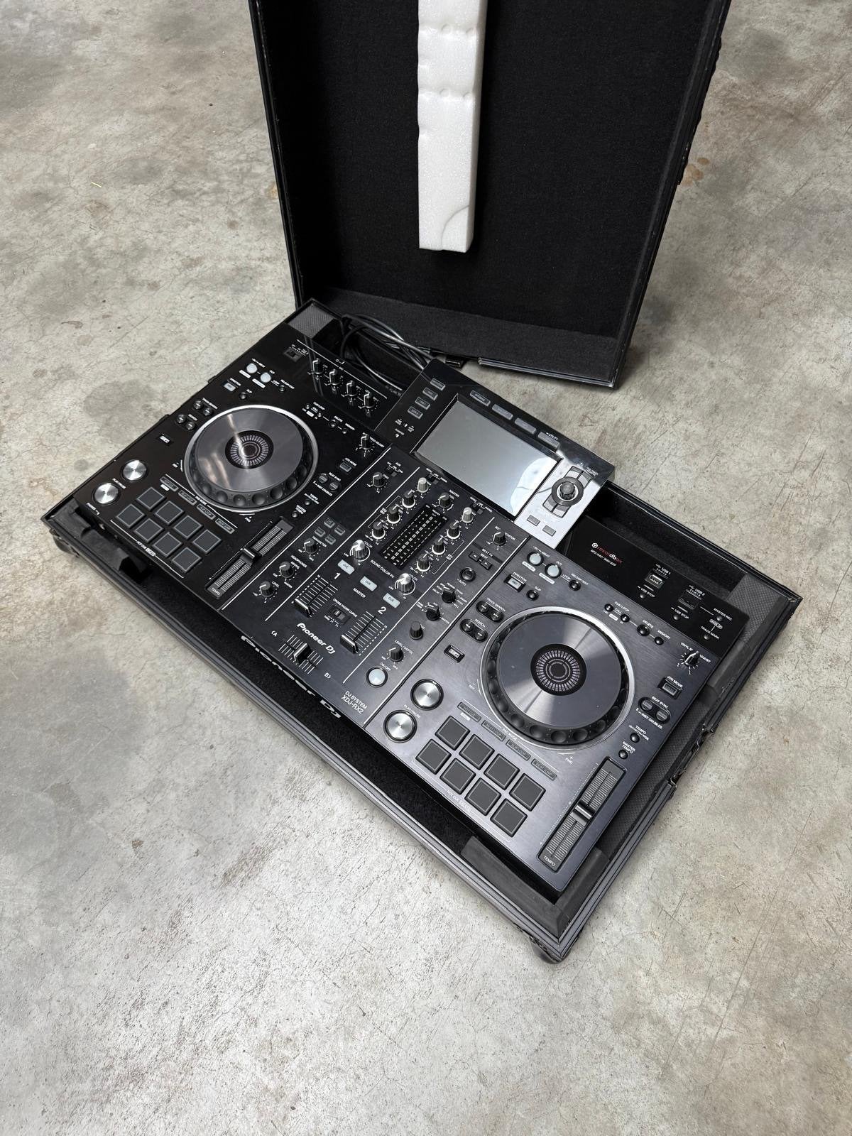 Pioneer XDJ RX2 met stevige flightcase, Ophalen, Zo goed als nieuw, Dj-set, Pioneer