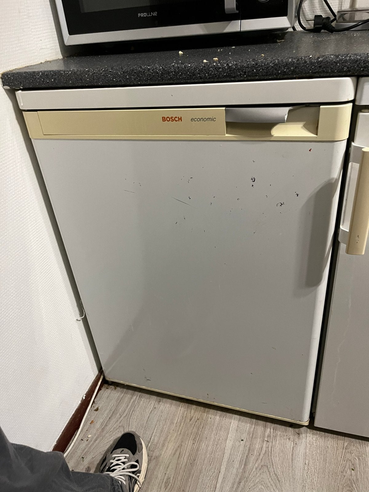 Koelkast gratis af te halen (lekt, lampje defect), Witgoed en Apparatuur, Ophalen, Niet werkend, Zonder vriesvak