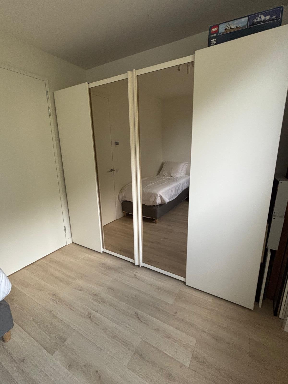 Moderne hang/legkast met schuifdeuren en spiegels, Ophalen, Met deur(en), Modern en strak, 200 cm of meer