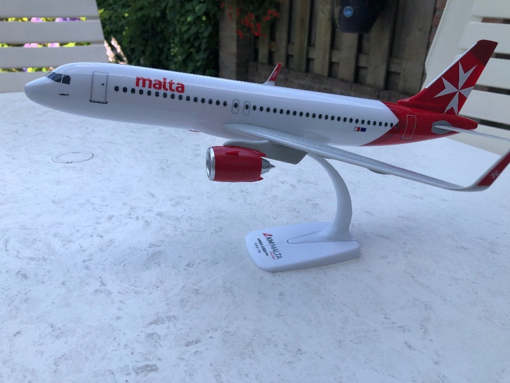 KM Malta Airlines    Airbus A320neo  schaal 1:100, Overige merken, 1:72 tot 1:144, Nieuw, Ophalen of Verzenden