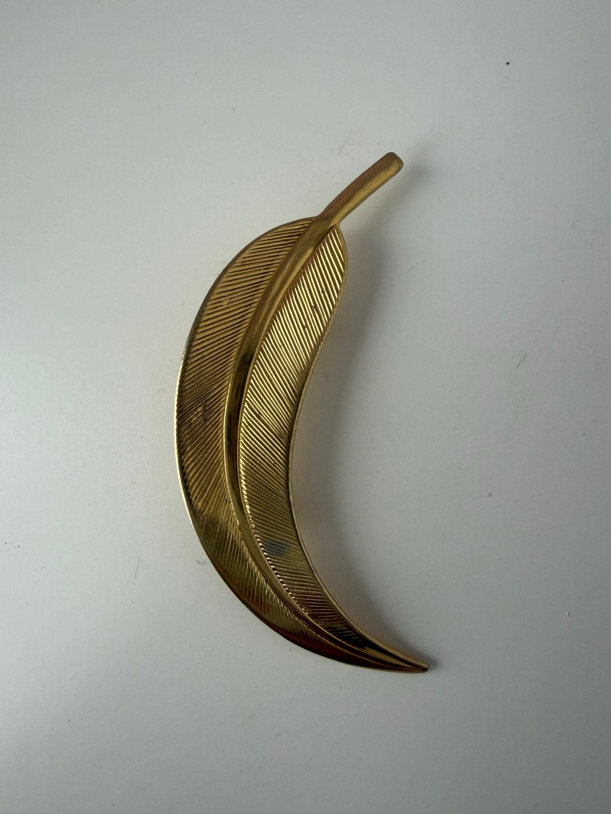 Vintage bladgouden vergulde broche blad/veer, Gebruikt, Verzenden, Goud, Goud