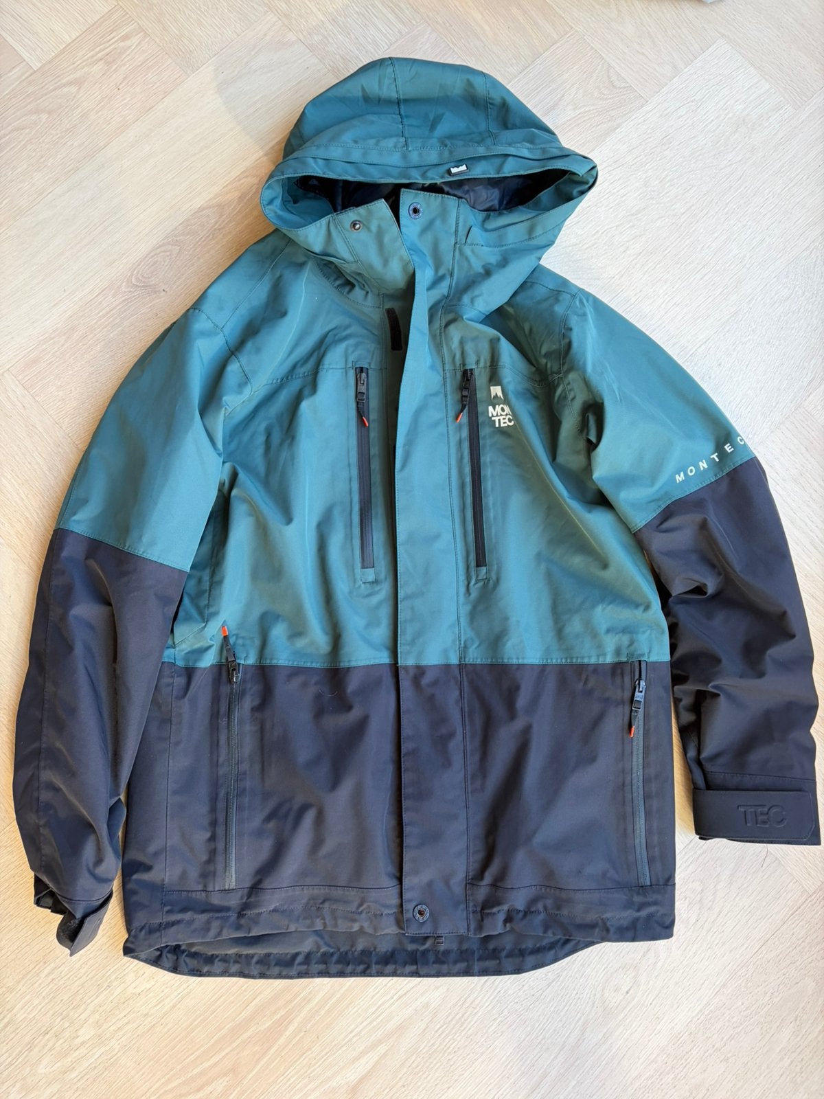 Montec wintersport jas, maat L, Ophalen of Verzenden, Gedragen, Maat 52/54 (L), Jack