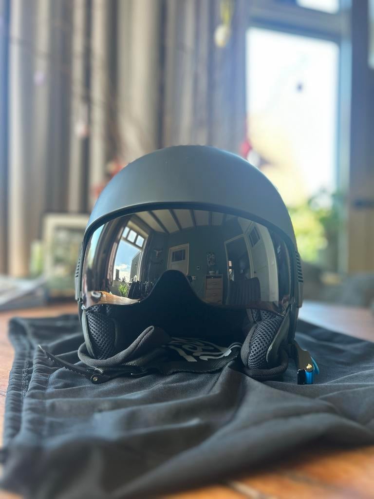 Nieuwe West Zwarte brommer/ski helm met vizier maat l, Ophalen of Verzenden, Nieuw