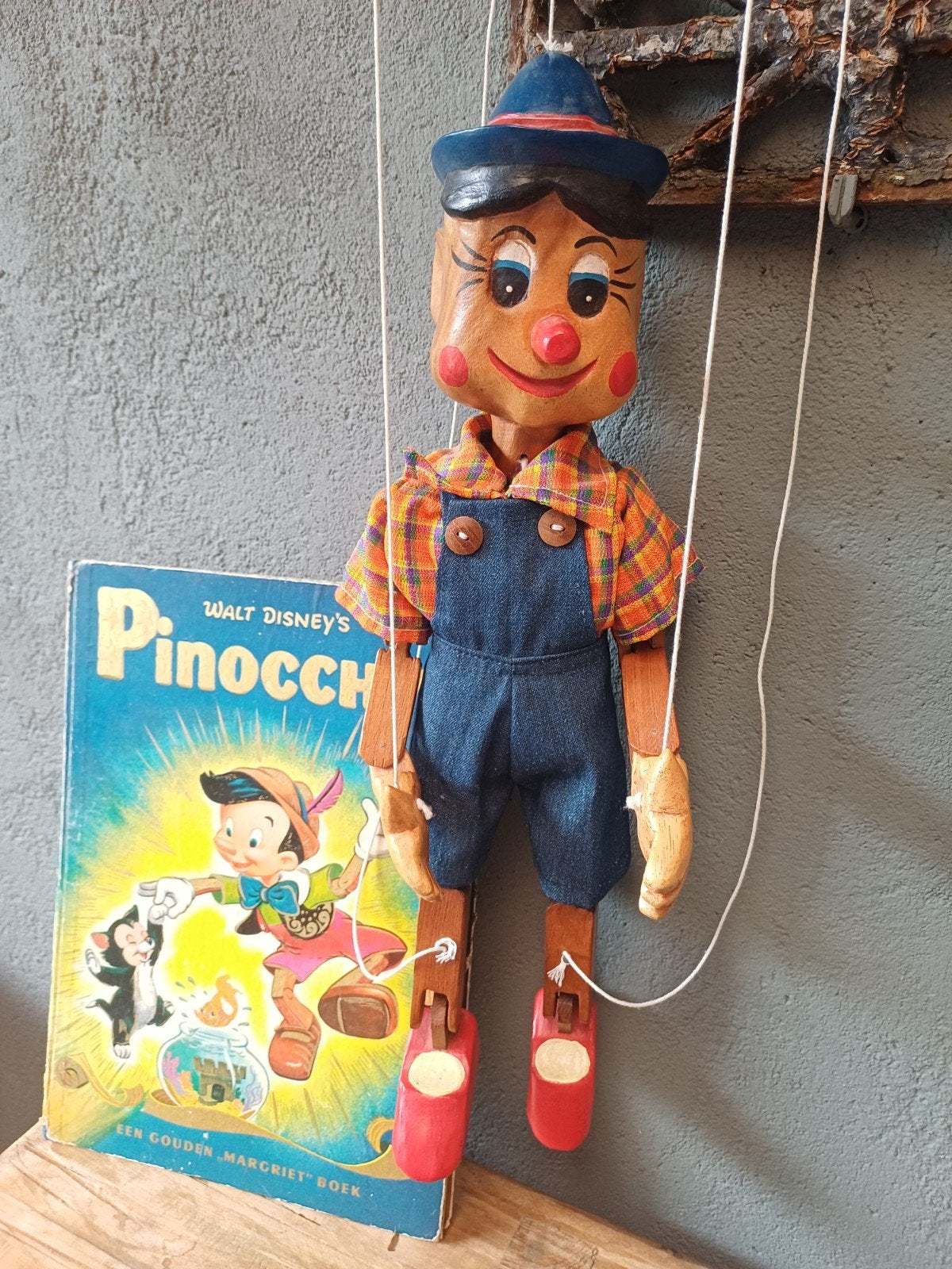 Houten marionette pop Pinokkio met Walt Disney boek, Verzamelen, Ophalen of Verzenden, Zo goed als nieuw, Pop