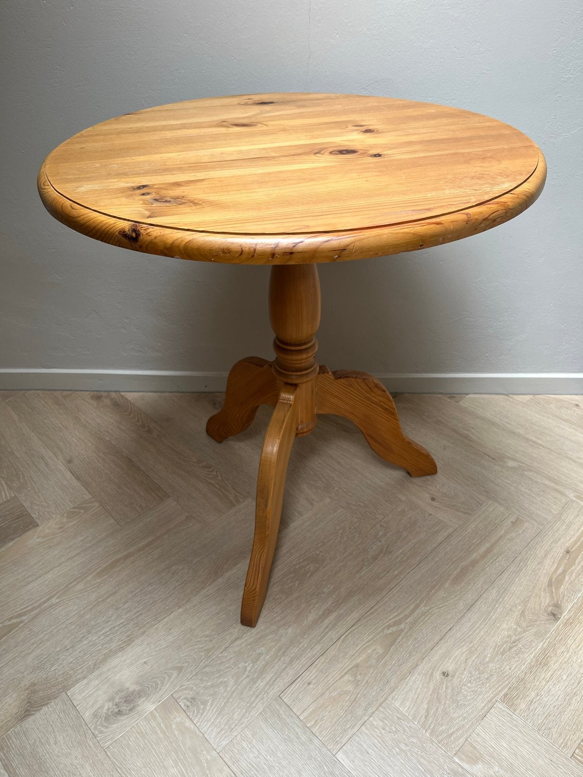 Ronde houten bijzettafel wijntafel - Grenenhout, Ophalen, Gebruikt, Rond