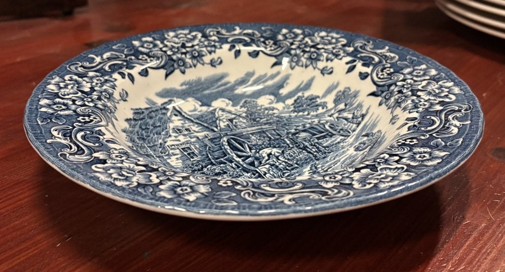 Royal Tudor Ware diep bord 17th Century England, blauw-wit, Royal Tudor Ware (tweedehands product), Gebruikt, Niet bekend (tweedehands product)