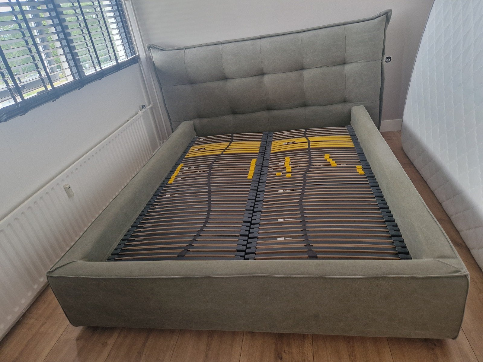 Goossens 2 persoons bed 160x210cm, Ophalen, 210 cm, Tweepersoons, Zo goed als nieuw