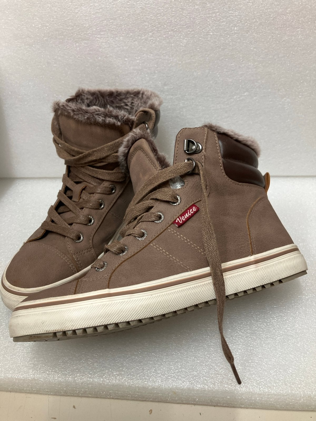 Venice dames schoenen maat 37 - Bruine sneakers met bont, Ophalen of Verzenden, Zo goed als nieuw, Bruin, Sneakers of Gympen