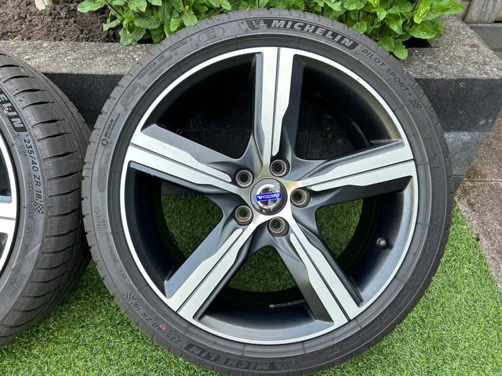 ️ Volvo Ixion III met Michelin Pilot Sport 4 235 40 18, Auto-onderdelen, Banden en Velgen, Ophalen, 18 inch, Gebruikt, Banden en Velgen