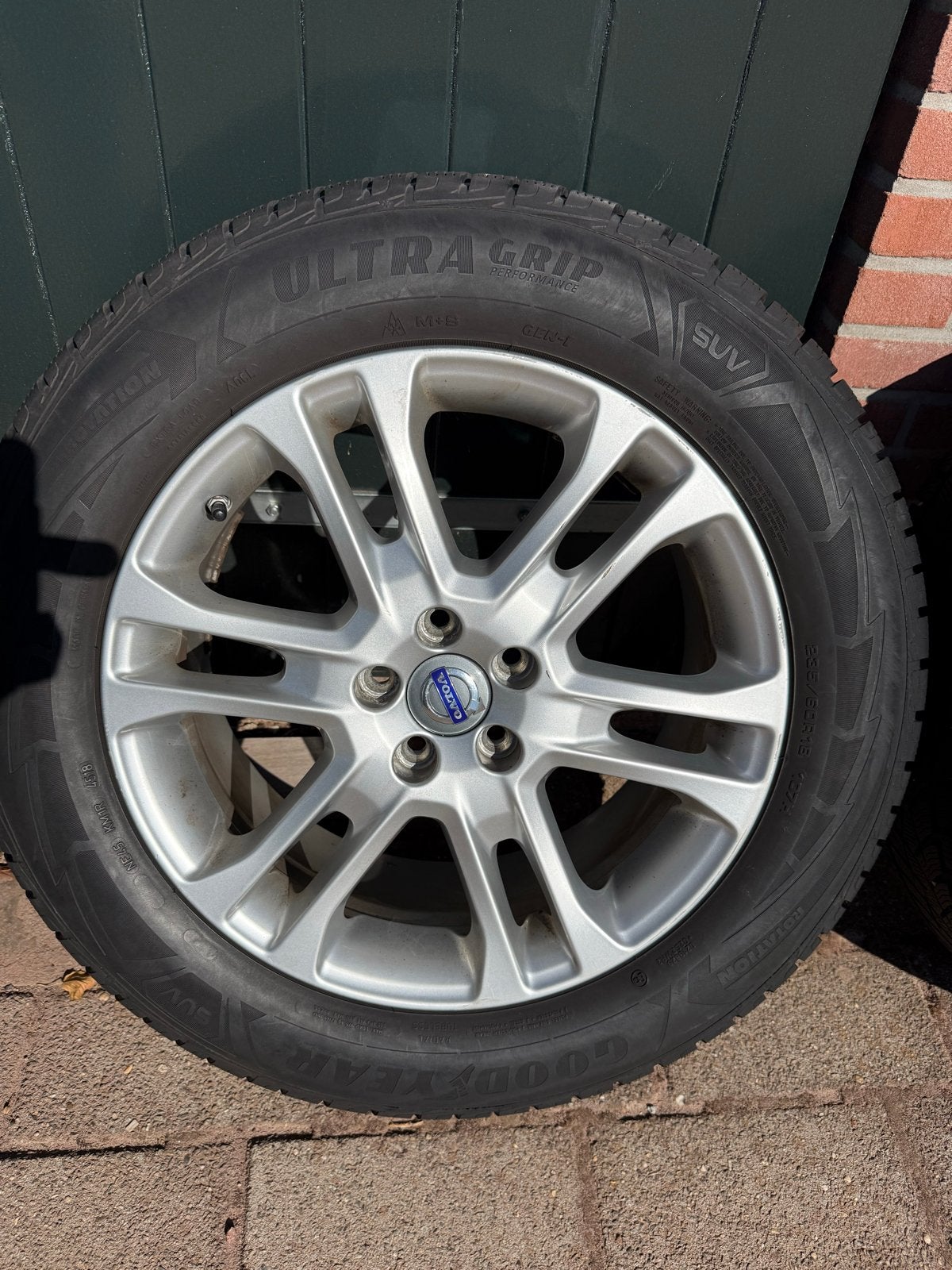 Volvo xc60 18 inch velgen Goodyear Ultra Grip winterbanden, Ophalen, 18 inch, Gebruikt, Banden en Velgen