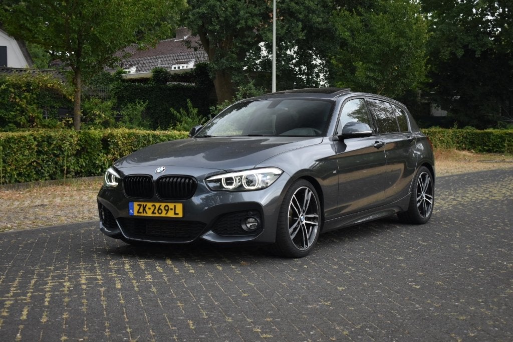 BMW 1-Serie 118i M Sport 2019 | Aut | Grijs | Harman/Kardon, Auto's, BMW, 650 kg, Lichtsensor, Particulier, 3 cilinders