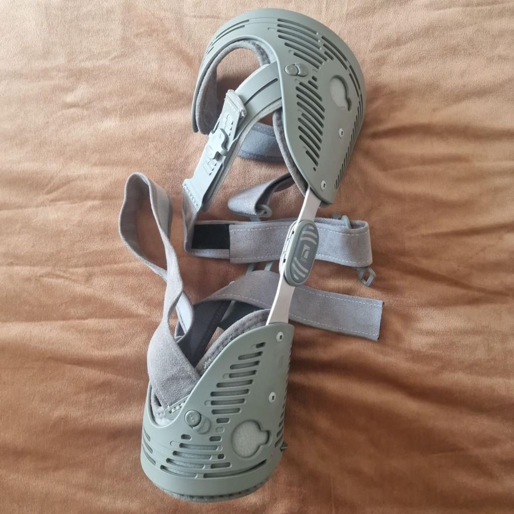 Össur Rebound Dual Kniebrace – Maat SMALL – Rechts, Ophalen of Verzenden, Nieuw