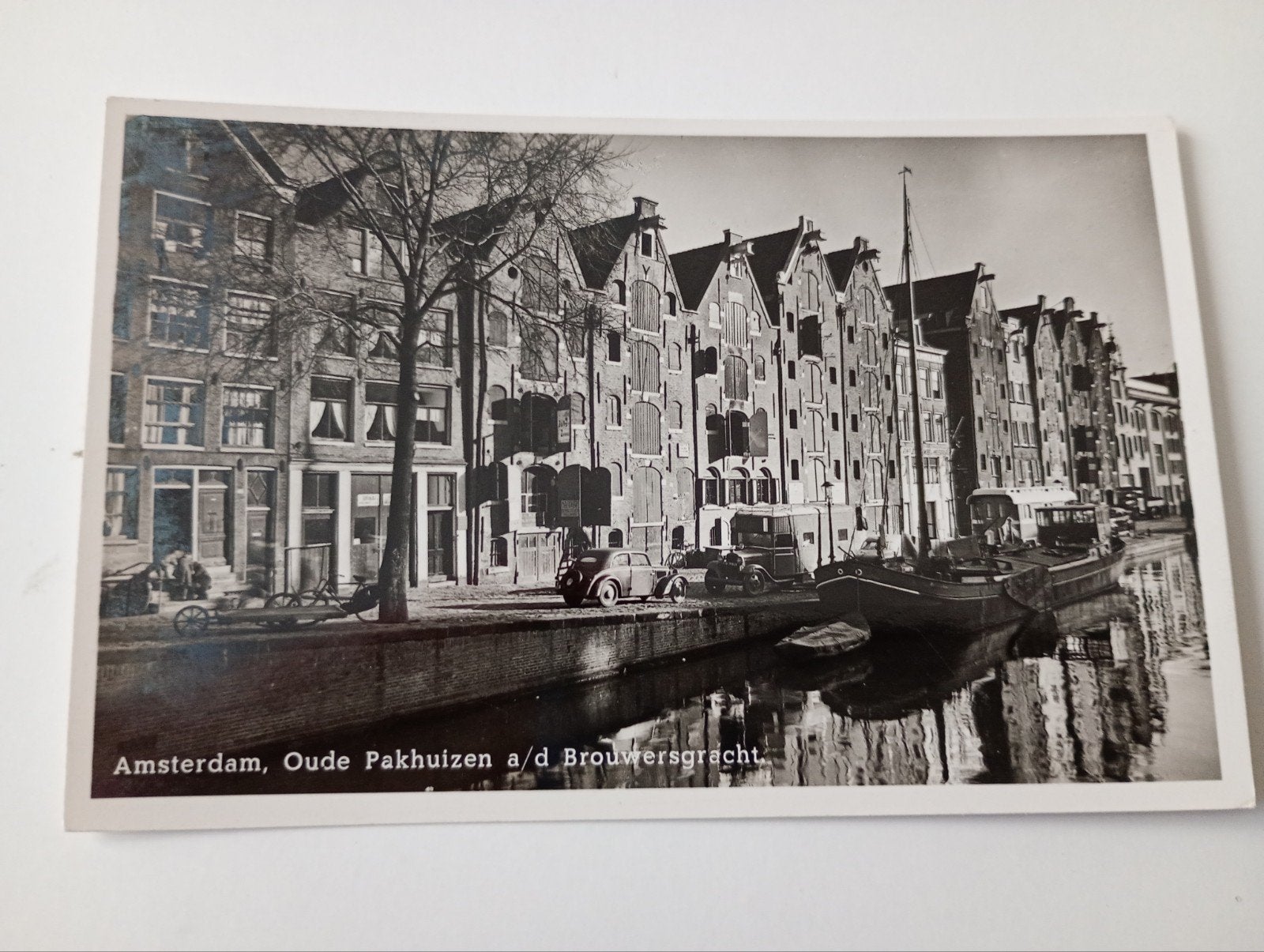 Amsterdam Brouwersgracht met Scheepvaart en Auto's, Ophalen of Verzenden, 1940 tot 1960, Ongelopen, Noord-Holland