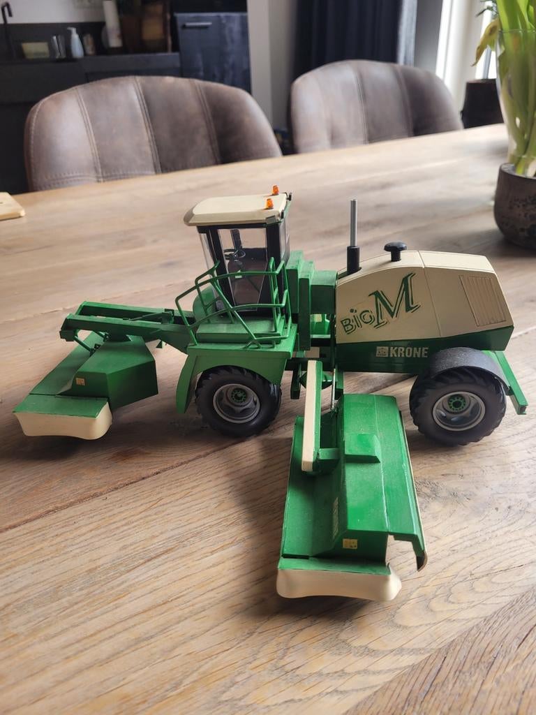 Krone Big m 1 Britains/siku., Hobby en Vrije tijd, Modelauto's | 1:32, Ophalen of Verzenden, Zo goed als nieuw, Tractor of Landbouw