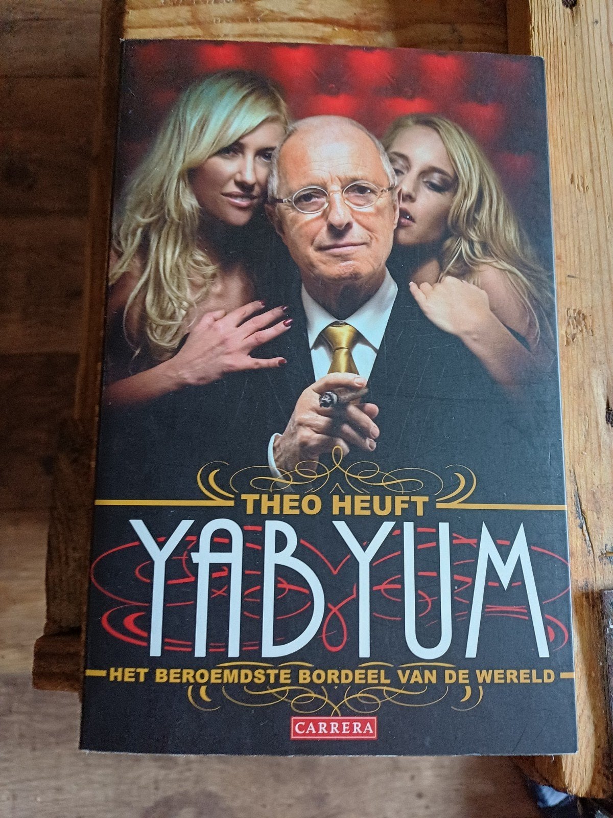 Yab Yum - Het beroemdste bordeel van de wereld, Ophalen of Verzenden, Gelezen, Theo Heuft, Nederland