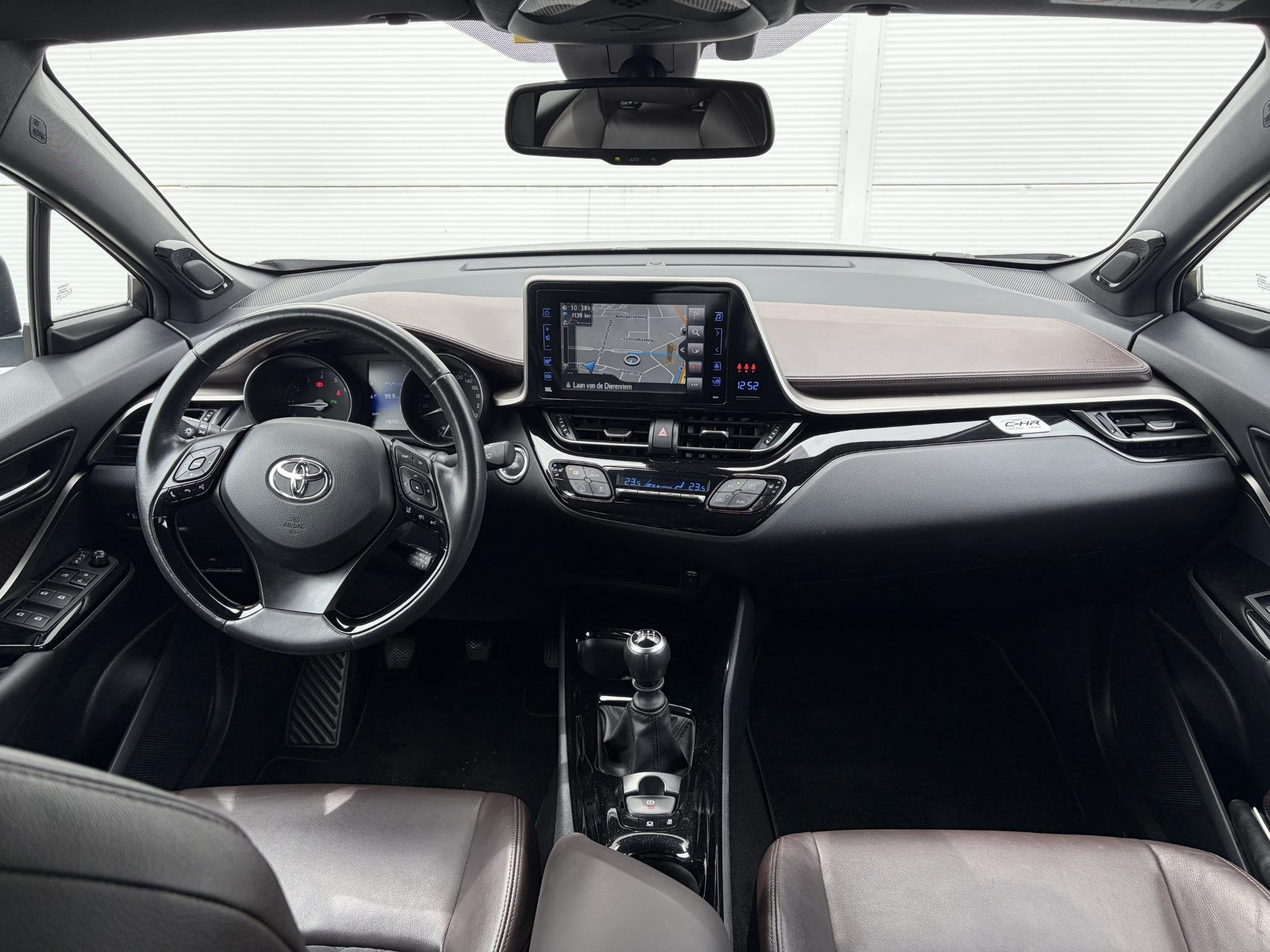 Toyota C-HR 1.2 First Edition / Trekhaak ( 1300 kg ) / Cruis, Auto's, Voorwielaandrijving, Gebruikt, Euro 6, Origineel Nederlands