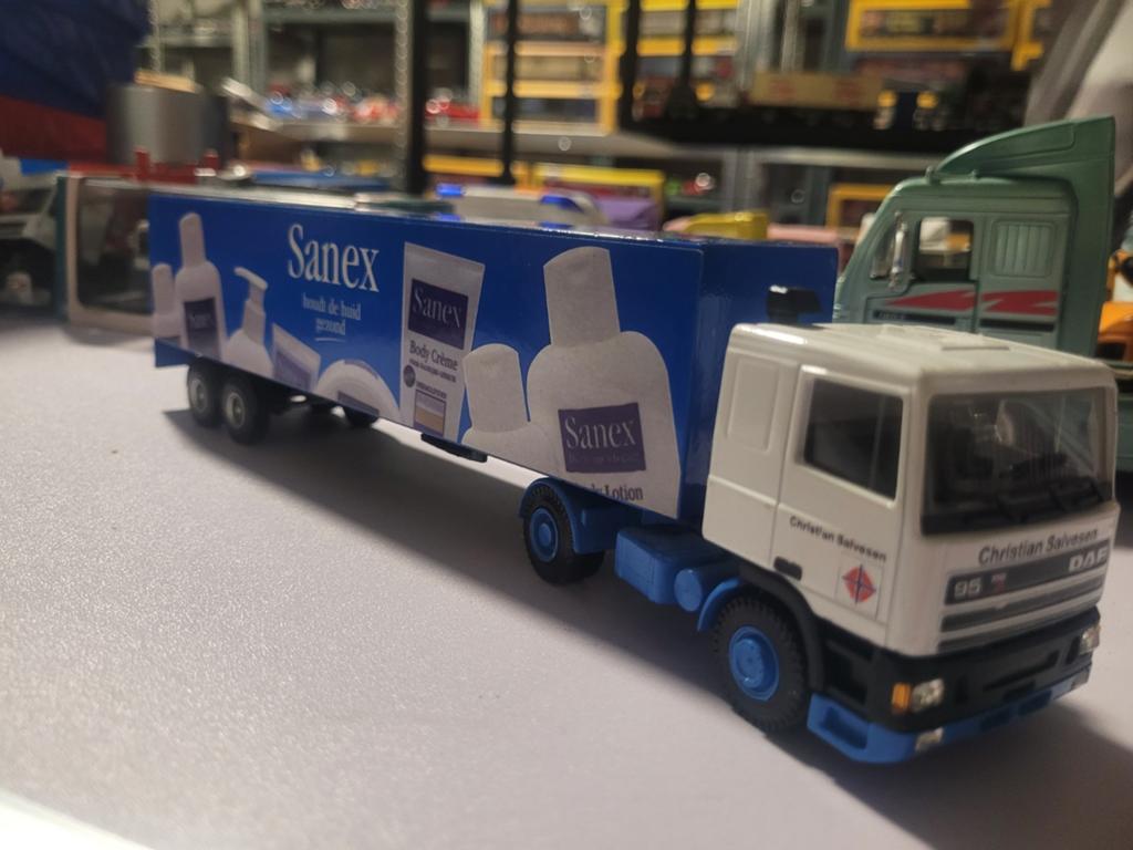 Daf Christian salvessen met sanex, Hobby en Vrije tijd, Modelauto's | 1:50, Lion, Ophalen of Verzenden, Zo goed als nieuw, Lion