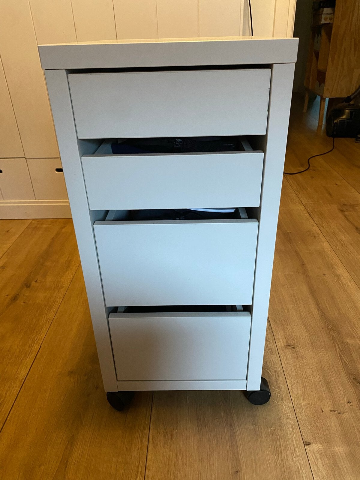 IKEA MICKE ladeblok op wielen - Wit, Minder dan 50 cm, 5 laden of meer, Ophalen of Verzenden, Zo goed als nieuw