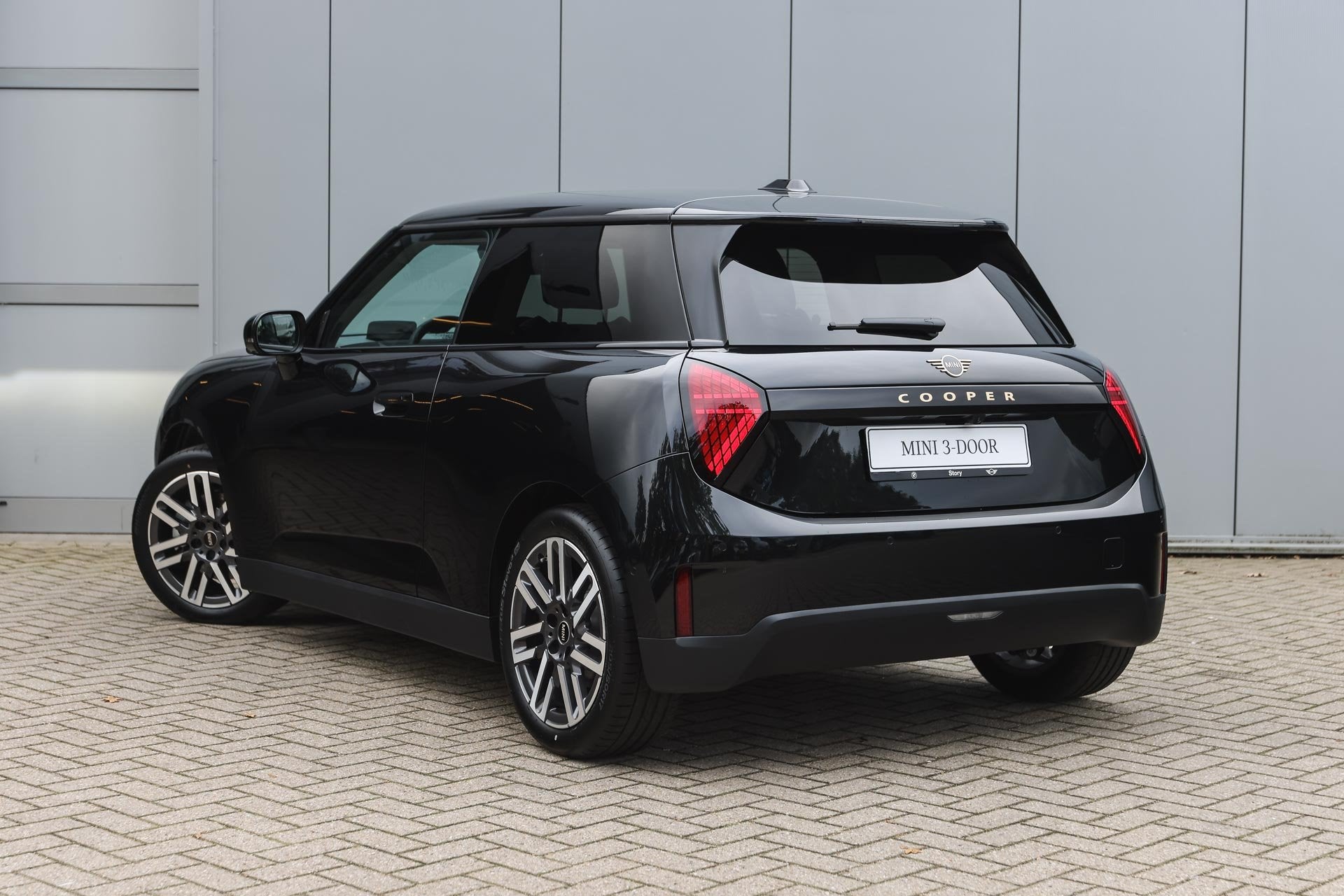 MINI Hatchback Cooper E / Classic / Pakket L / 17 inch Paral, Dealer onderhouden, Stof, Met garantie (alle), 4 stoelen