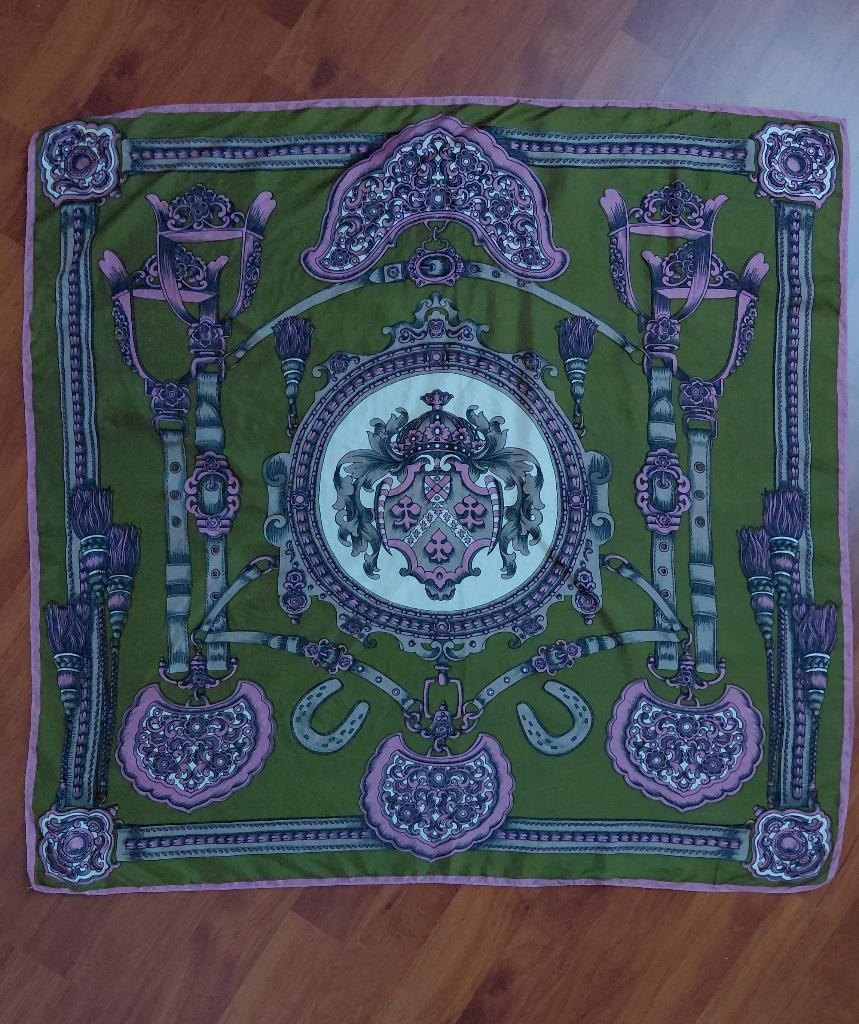 Vintage zijden shawl vierkant, Ophalen of Verzenden, Gedragen, Maat 46/48 (XL) of groter, Sjaal