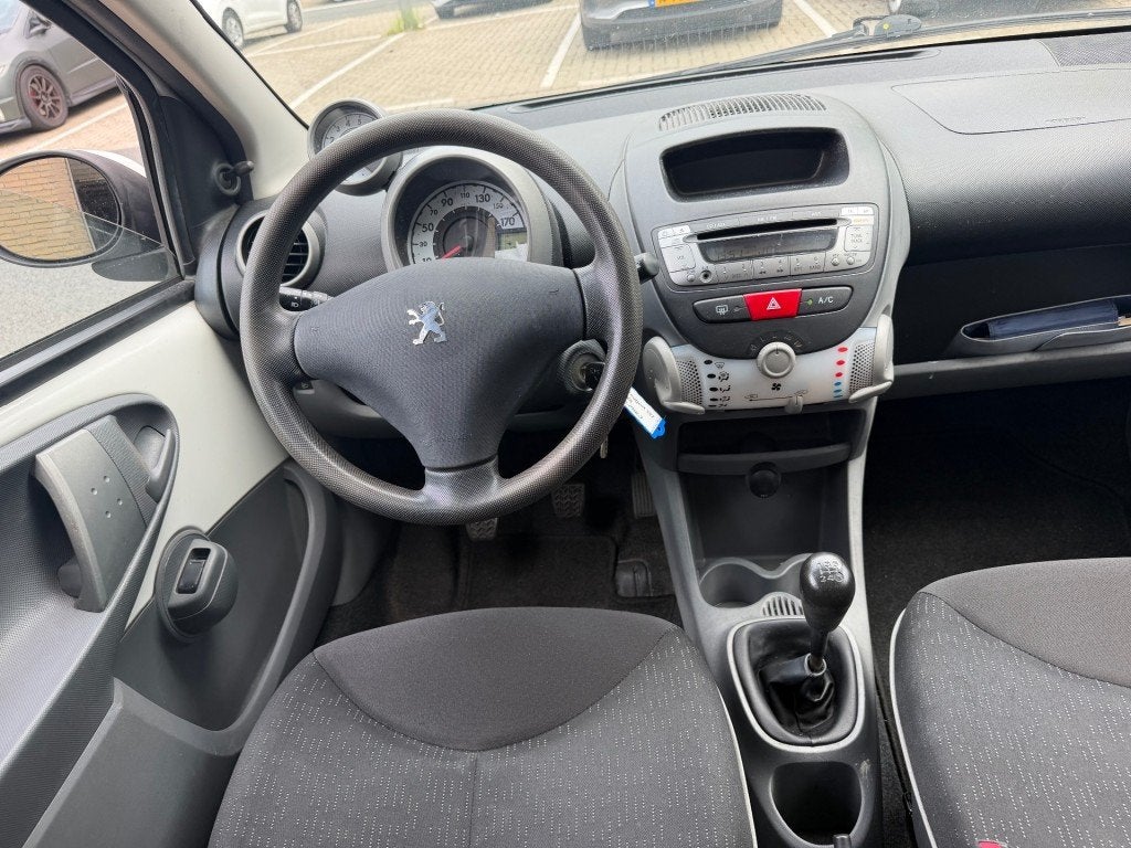 Peugeot 107 1.0-12V XS 5DRS AIRCO 2DE EIG. NAP APK 4-2027 RI, Voorwielaandrijving, Euro 5, Gebruikt, 4 stoelen