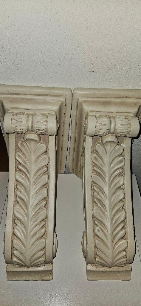 2 zware gipsen muur ornamenten samen voor maar € 7,50, Ophalen, Gebruikt