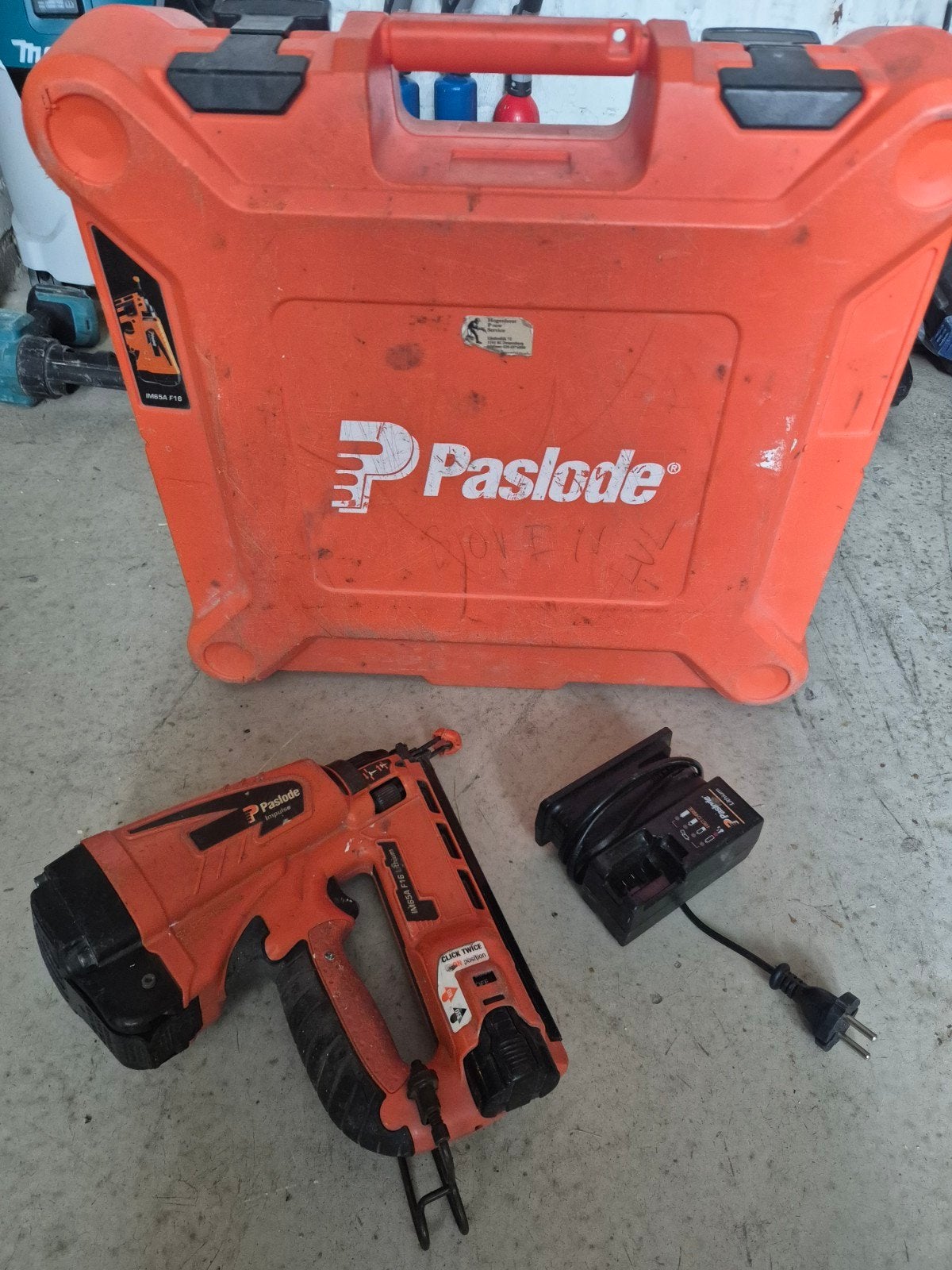 Paslode IM65A F16 tacker met koffer en lader, Ophalen, Gebruikt, Tacker/nietmachine, Overige merken