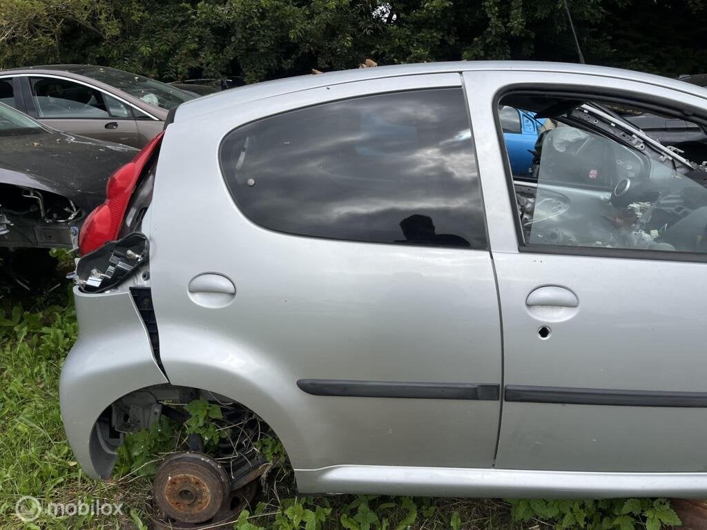 deur rechts achter peugeot 107 kleurcode ktb 9008 N9, Auto-onderdelen, Gebruikt, Deur, Achter, Ophalen of Verzenden