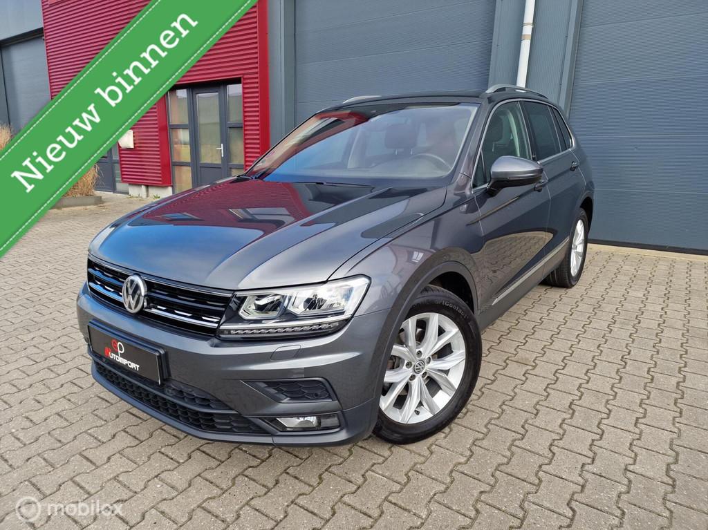 Volkswagen Tiguan 1.4 TSI ACT SOUND /Panoramadak/ Trekhaak, Stof, 4 cilinders, 17 km/l, 1398 kg
