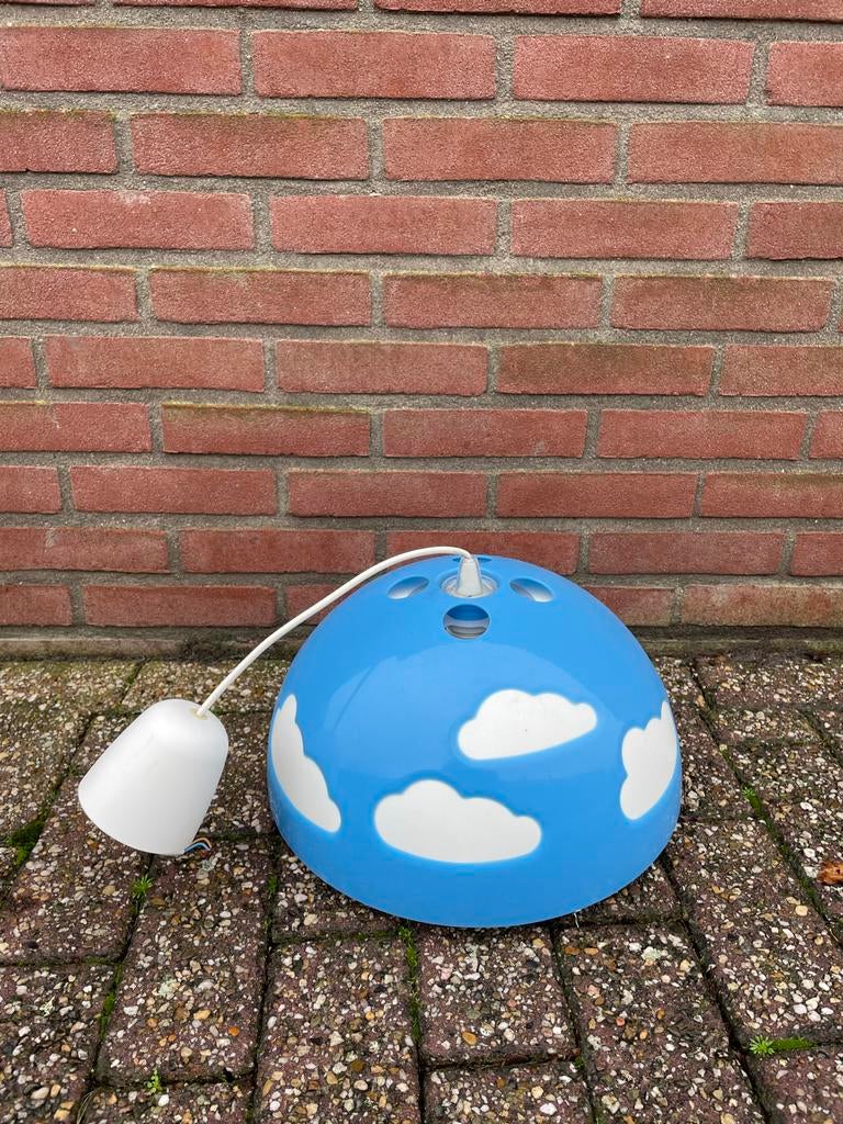 Ikea vintage blauwe kinderlamp met wolkenpatroon, Huis en Inrichting, Lampen | Hanglampen, Gebruikt, Kunststof, Ophalen