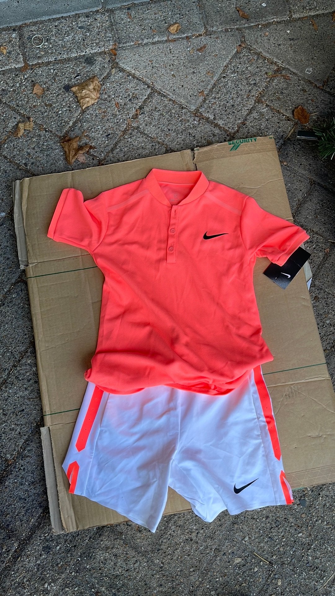 Nike tennisset kinder 128-137 S nu 20 euro Nieuw met kaartje, Verzenden, Zo goed als nieuw, Jongen of Meisje