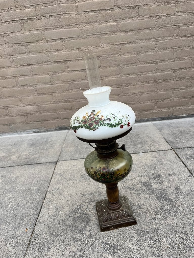 Antieke olielamp met bloemmotief, Ophalen
