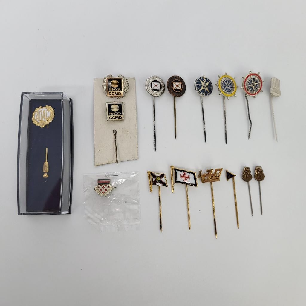 Verzameling pins / speldjes - Minolta, ADAC, DSV, Post, Gebruikt, Ophalen of Verzenden, Speldje of Pin, Nvt