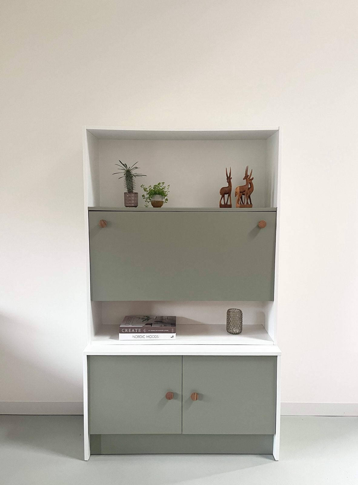Vintage wandmeubel/dressoir/kast, wit/olijfgroen, jaren 60, Ophalen, Gebruikt, 1 of 2 laden, 100 tot 150 cm