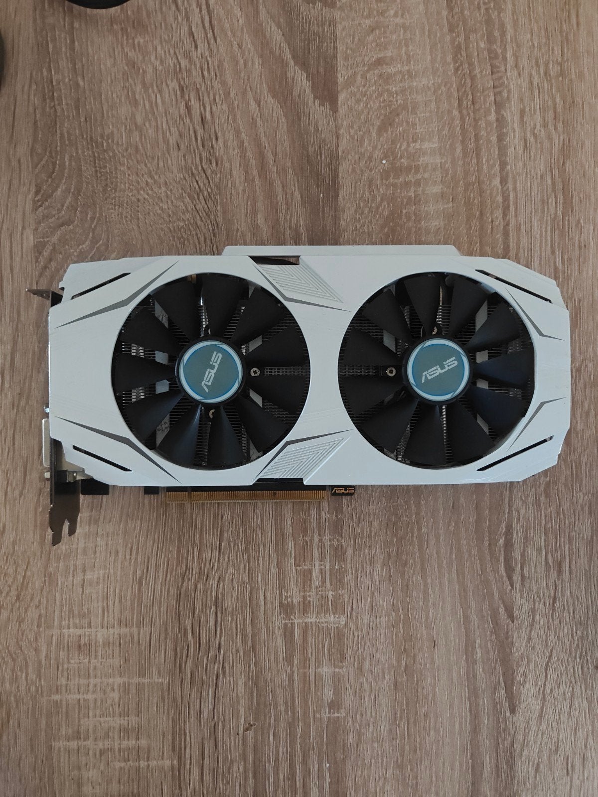 ASUS GeForce GTX 1070 8GB Wit - Krachtige Gaming GPU, ASUS Computer GmbH, Harkortstr. 21-23, 40880 Ratingen, Duitsland, Info_nl@asus.com