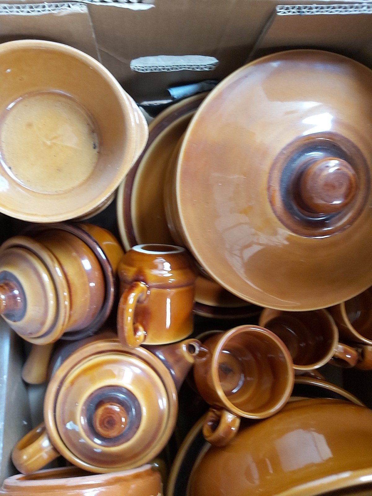 Servies: Frans bruin keramiek  compleet, Keramiek, Overige typen, Ophalen of Verzenden, Zo goed als nieuw