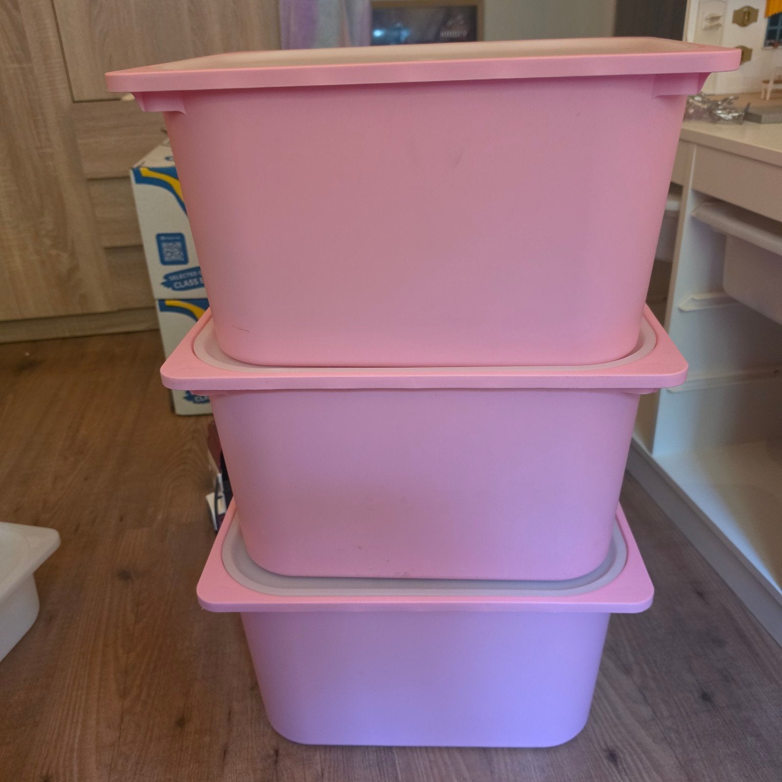 3 roze IKEA Trofast bakken met deksel, Gebruikt, 50 tot 100 cm, Ophalen of Verzenden, Minder dan 50 cm