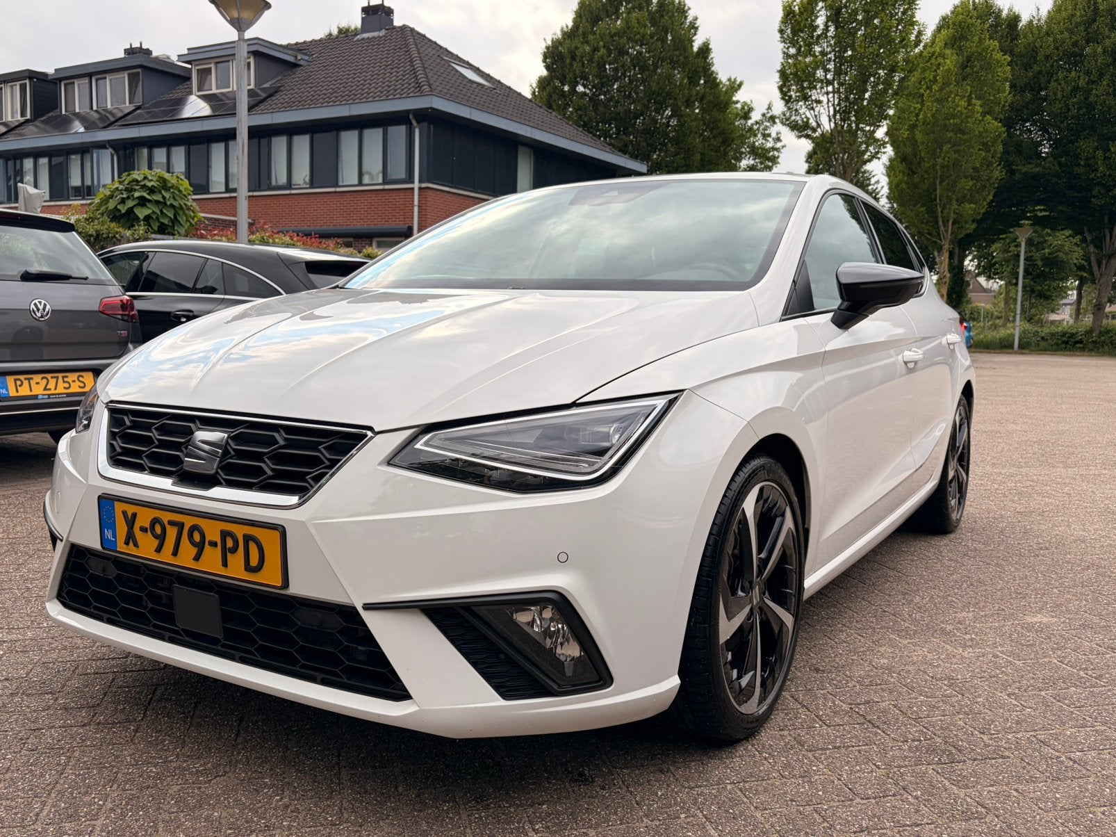 Seat Ibiza FR DSG-7 110pk 2023 Wit, Auto's, Zwart, Leder en Stof, 3 cilinders, 1100 kg