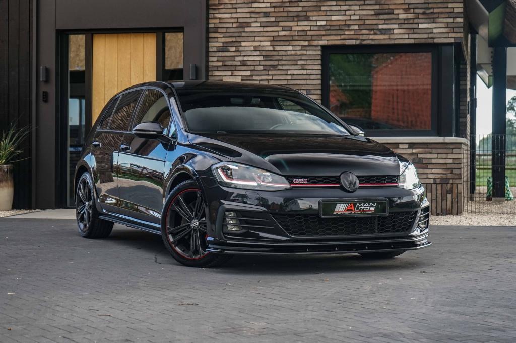 Volkswagen Golf 7.5 GTI Performance 245PK DSG (bj 2019), Auto's, Automaat, Stof, Gebruikt, Euro 6