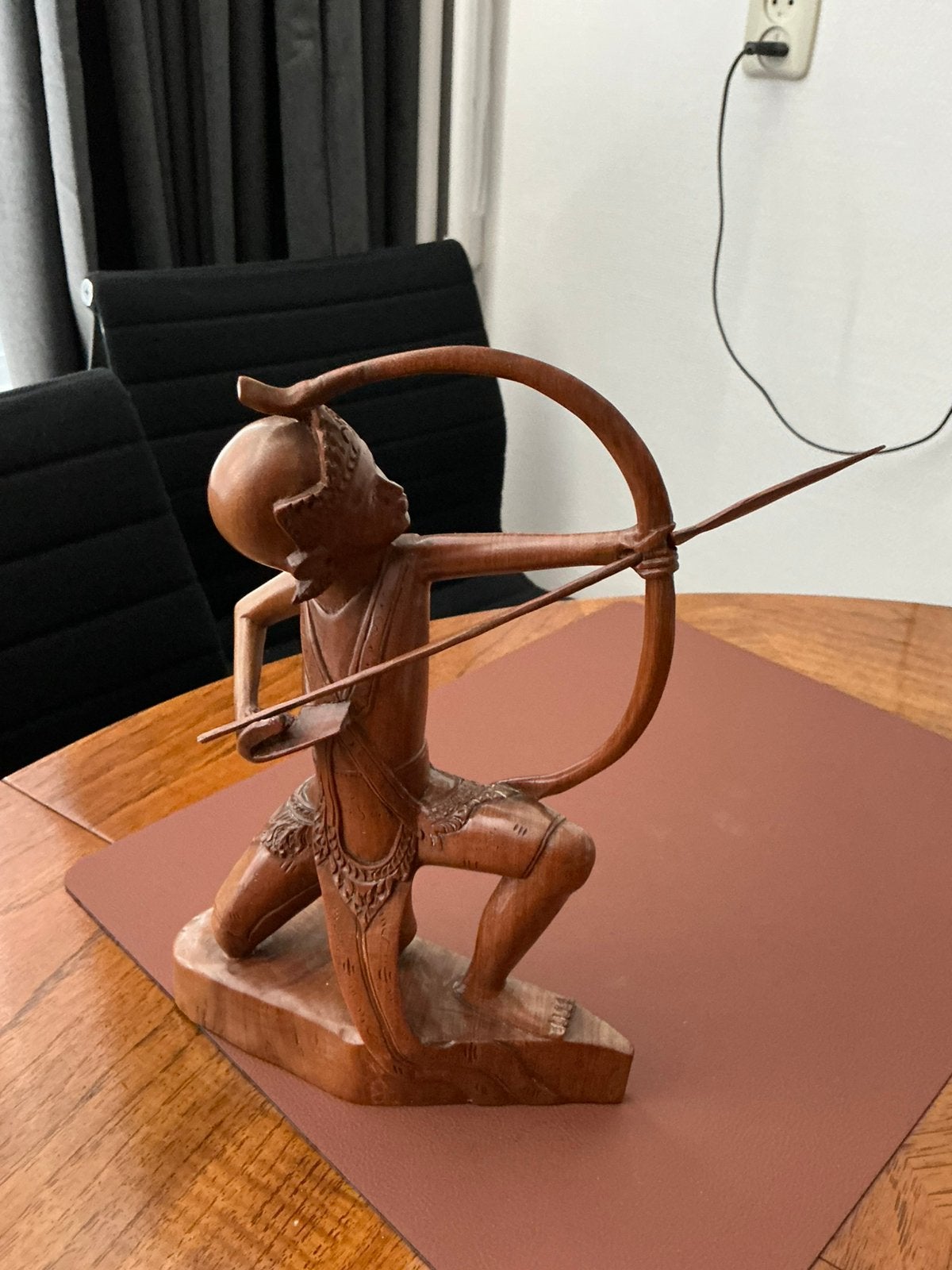 Balineese boogschutter, Antiek en Kunst, Kunst | Beelden en Houtsnijwerken, Overige onderwerpen, 20 - 50 cm, Art deco, Bruin, Verzenden